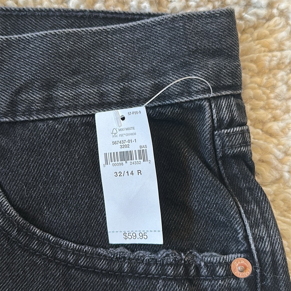 GAP Size 33 4" Low Rise Stride Denim Shorts “Black” - Picture 4 of 10